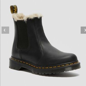 Dr. Martens 2976 fur lined Chelsea boot women’s US 7